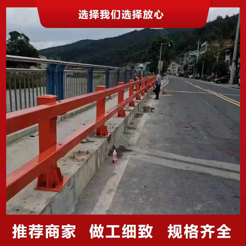 铸造石仿石护栏立柱,M型防撞护栏出厂严格质检颜色尺寸款式定制