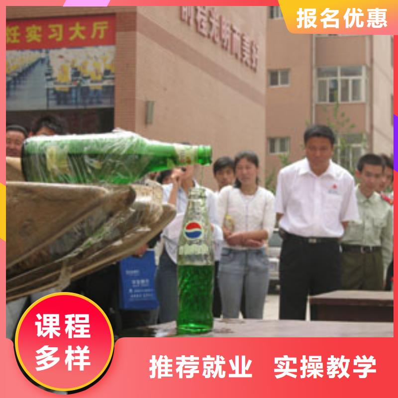 挖掘机操作虎振招生电话正规学校学真本领