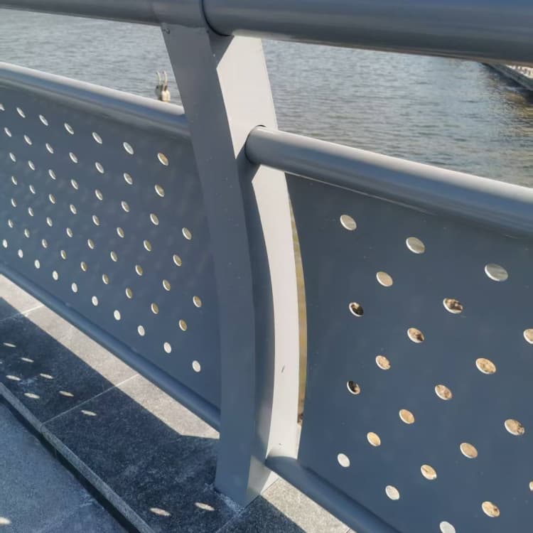 不锈钢护栏,防撞护栏
重信誉厂家