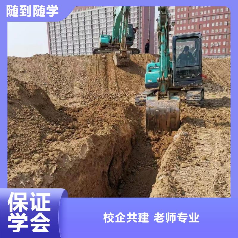 挖掘机操作汽车驾驶培训老师专业就业