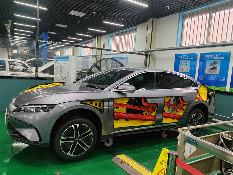 汽修培训汽车钣金喷漆培训指导就业