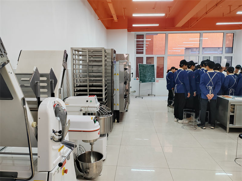 天天实操的成人西点速成班哪个技校好