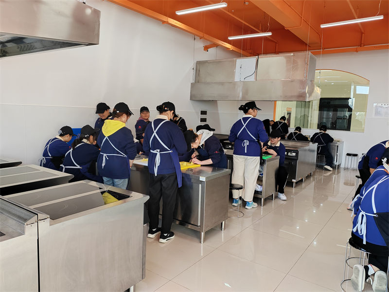 高考落榜学糕点中专学校毕业包分配