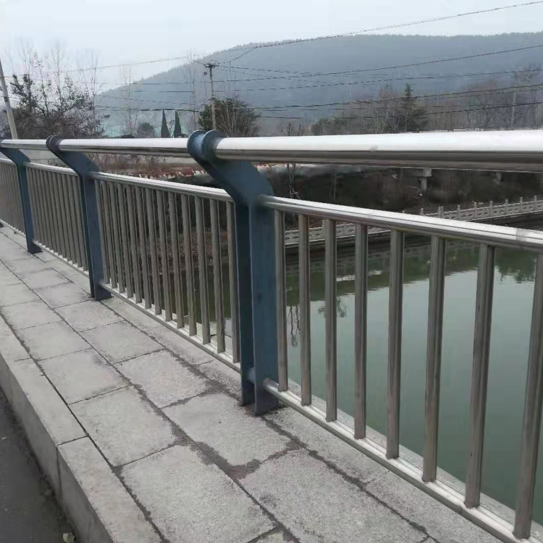 道路桥梁防撞护栏种类齐全本地生产厂家
