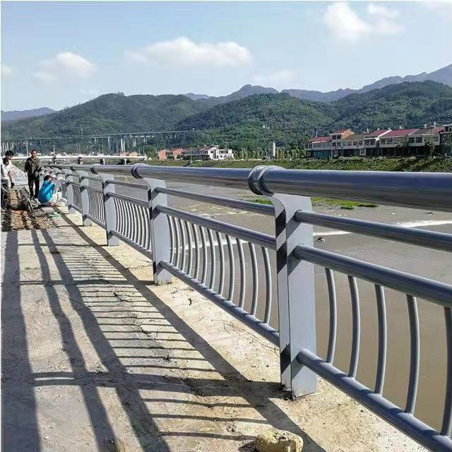 道路护栏制造厂精选货源
