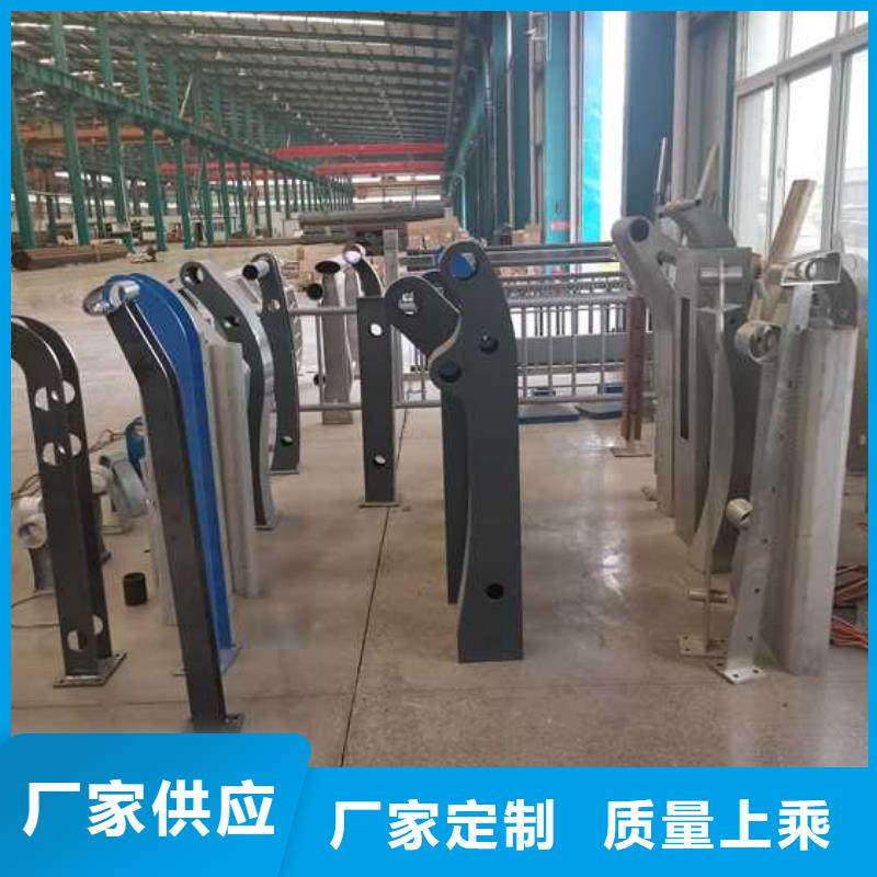 灯光护栏镀锌波形护栏实力工厂诚信商家