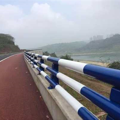 【护栏】立柱生产安装原料层层筛选