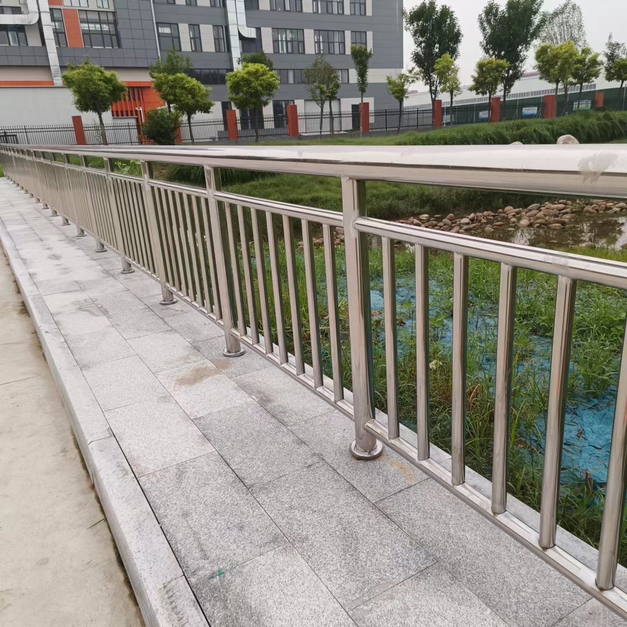 不锈钢复合管_桥梁防撞栏杆立柱实体诚信经营当地服务商