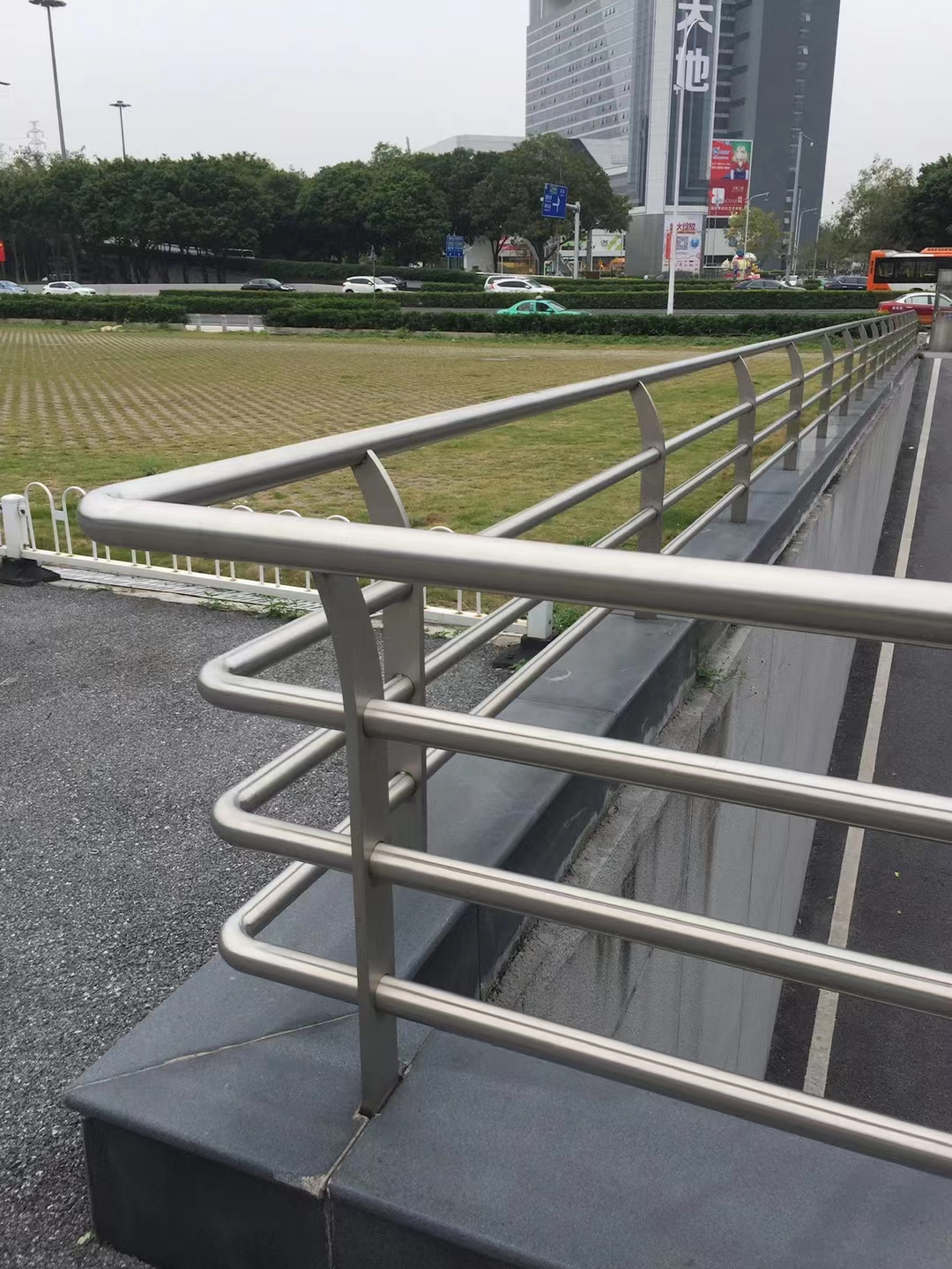不锈钢复合管天桥护栏栏杆现货齐全售后无忧市场行情