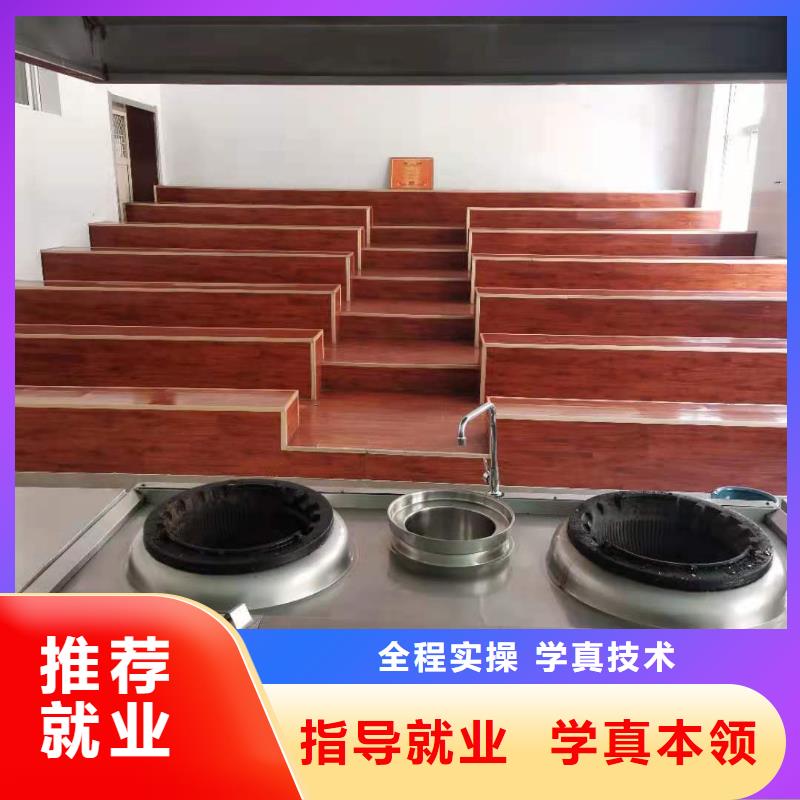 烹饪培训学校哪个学校能学开挖掘机铲车叉车就业前景好指导就业