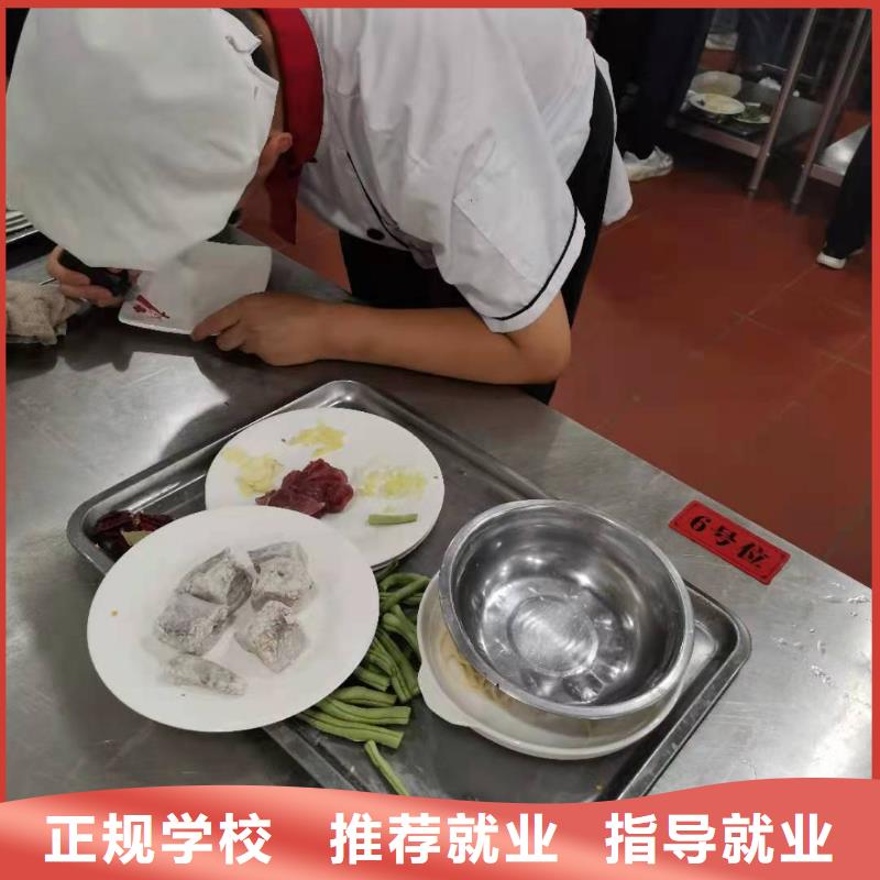 厨师技校哪个学校能学开挖掘机铲车叉车理论+实操正规学校
