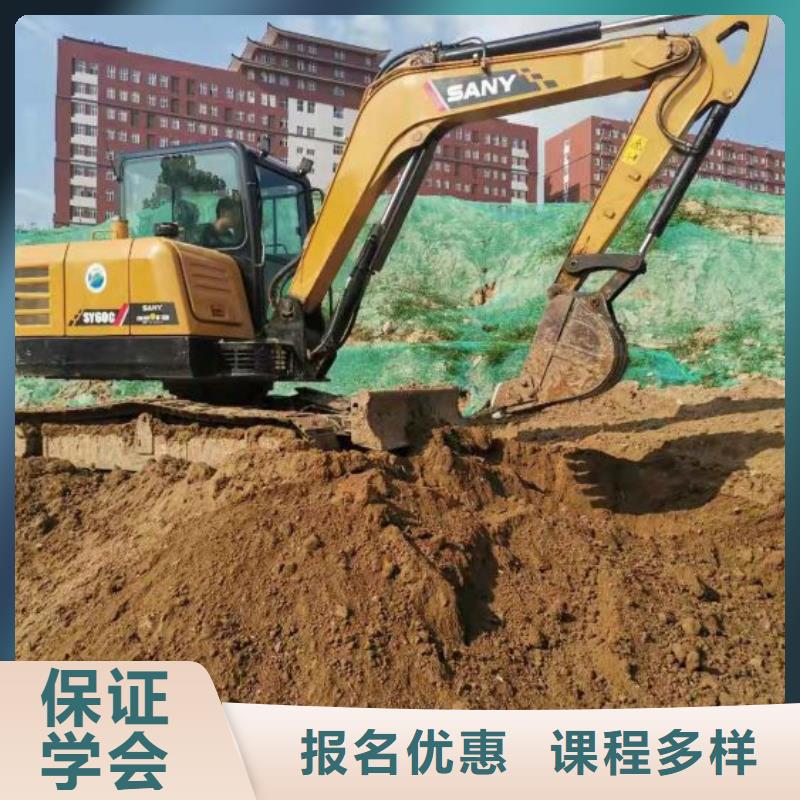 挖掘机技校中西糕点烘焙蛋糕培训正规学校实操教学