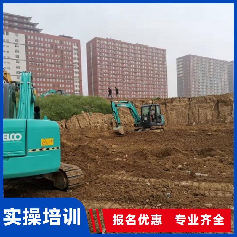 钩机培训学校哪里有挖掘机铲车叉车驾驶学校专业齐全当地经销商