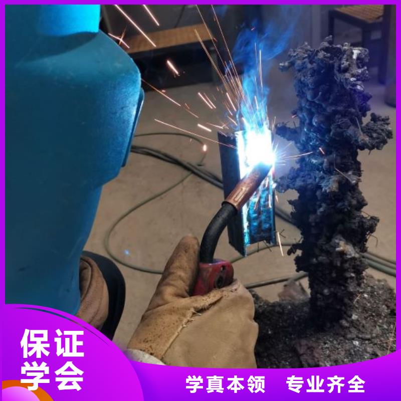 焊接学校哪个学校能学开挖掘机铲车叉车就业不担心报名优惠