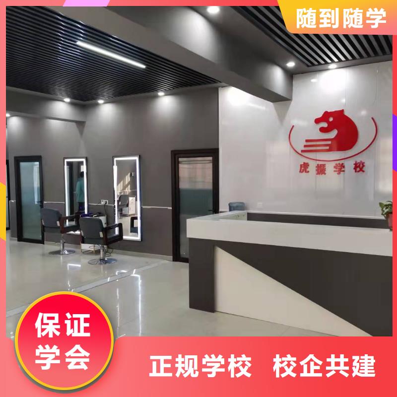 【美发培训学校】哪里能学挖掘机高薪就业就业不担心