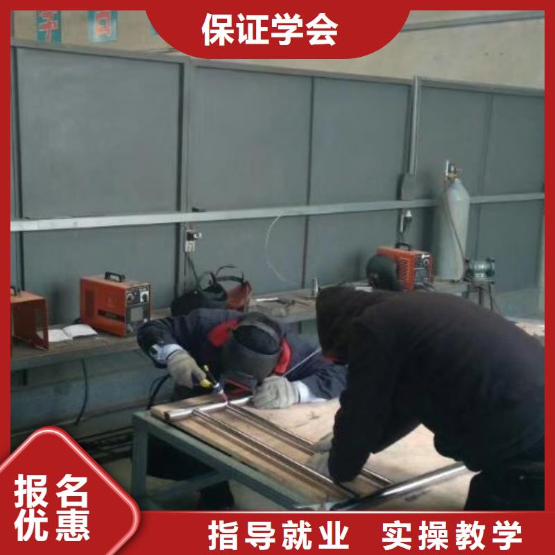 汽修培训学校虎振挖掘机学校实操培训免费试学
