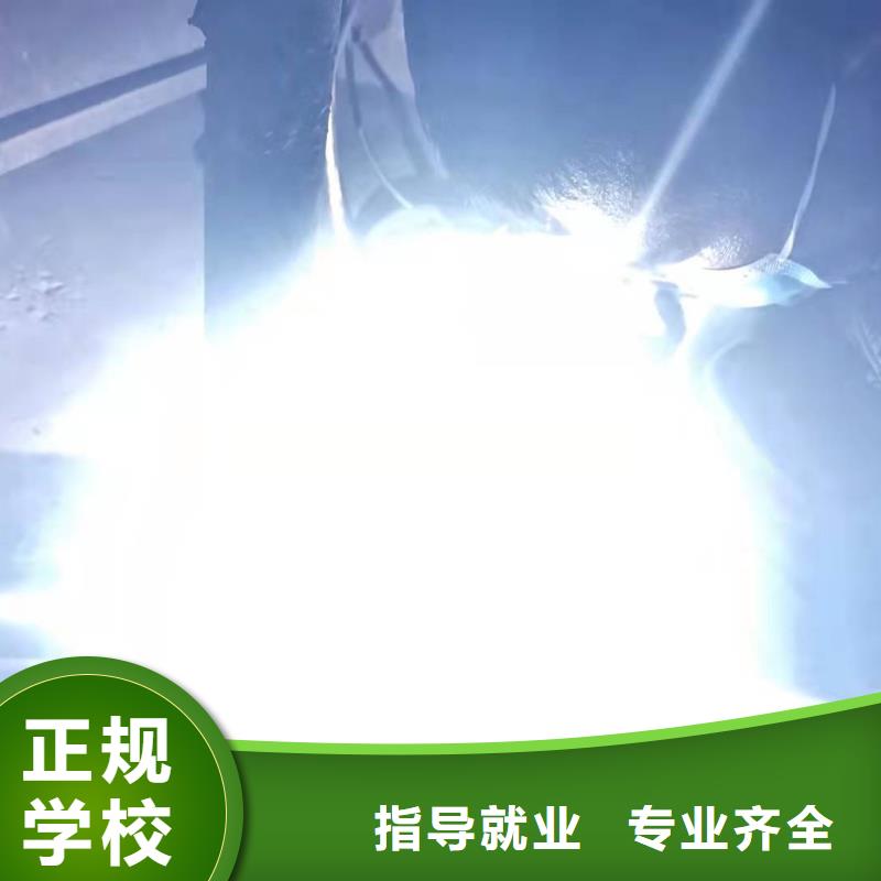 焊工学校【虎振挖掘机学校】保证学会专业齐全