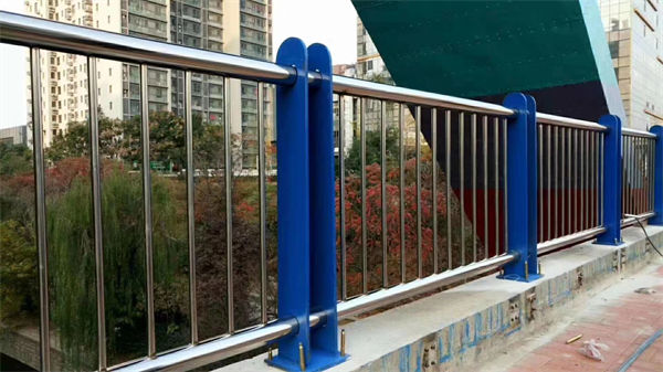 全国走货铝合金护栏和不锈钢护栏哪个好好货采购