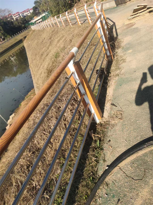 可定制海南三沙市高速防撞护栏工厂价格