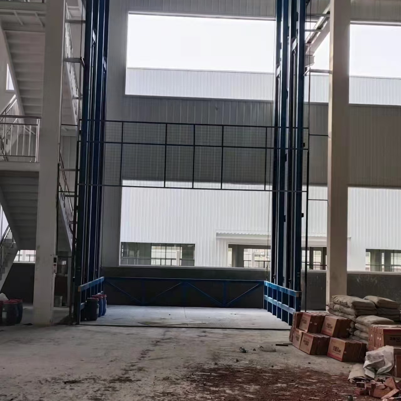 2吨货梯
型号齐全一站式厂家