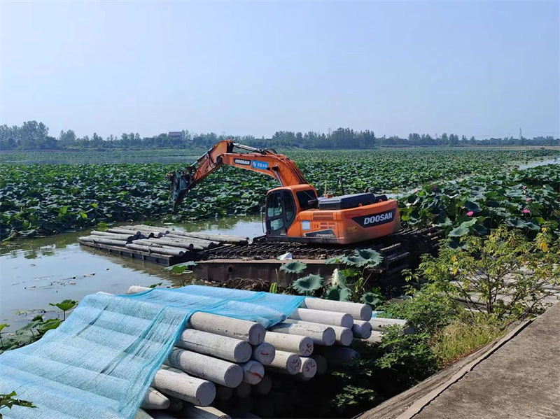 水陆挖掘机出租,水上挖掘机改装专业承接