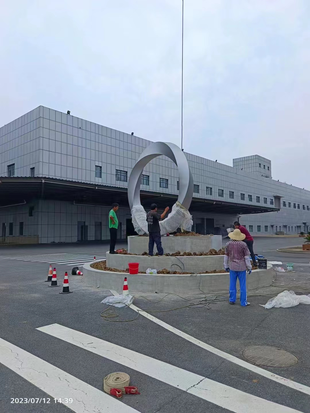 宣传栏景观小品雕塑施工团队同城生产厂家